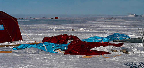 AQ2_ice_camp4_our_tents_10_23_03