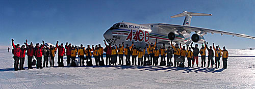 AR_ice_arrival_group_photo_10_23_03
