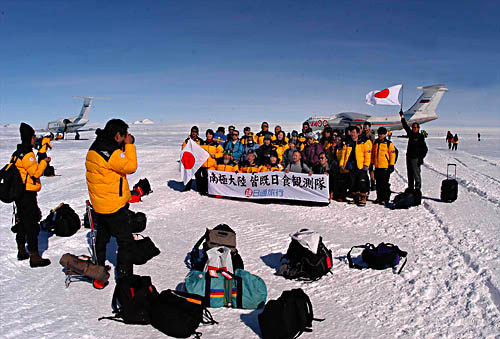 CN_japanese_groupphoto_10_23_03
