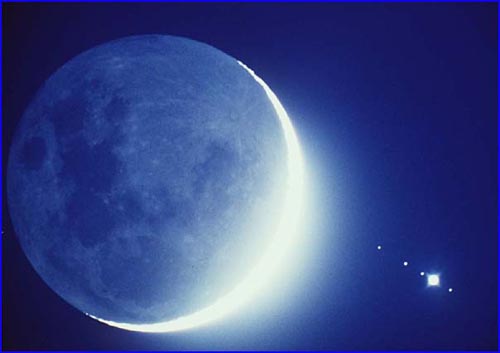Moon and Jupiter (C)1990/1999 ICSTARS Astronomy - Vic Winter