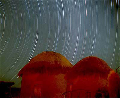 Andean_Eco_Village_Huts_Startrails2hrs