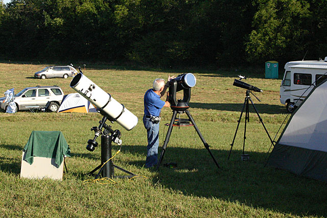 10 Bob-Sandy-with-his-scopes-506